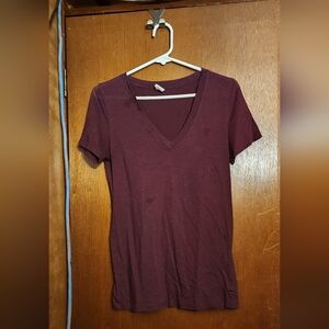 Women's t-shirt with a v-neck size MD